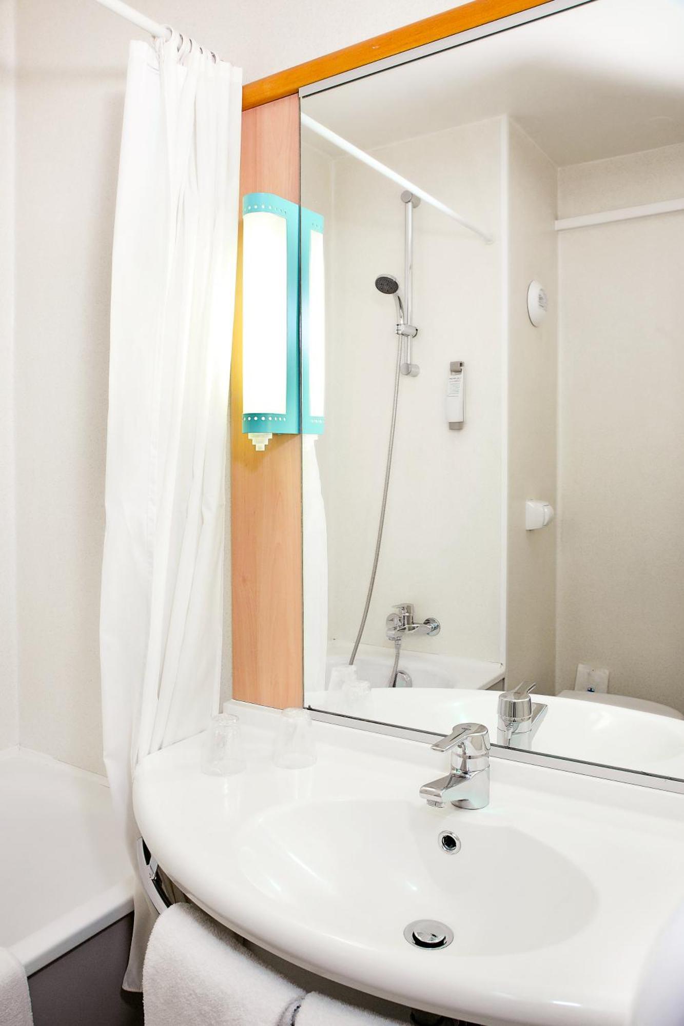Ibis Paris Pantin Eglise Hotel Exterior photo
